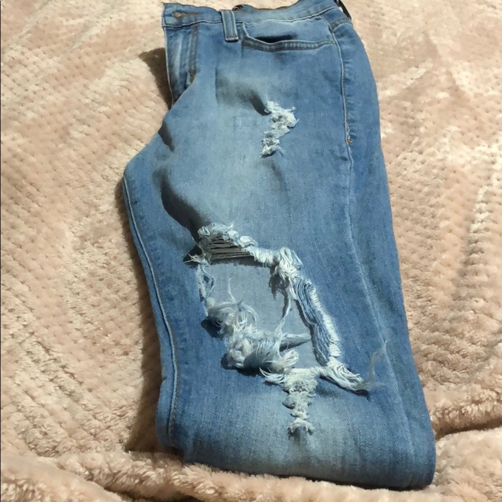 Fashion Nova distress Jeans